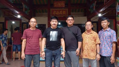 Aji Burhan ketua Locu Bersama locu lainnya saat diwawancarai