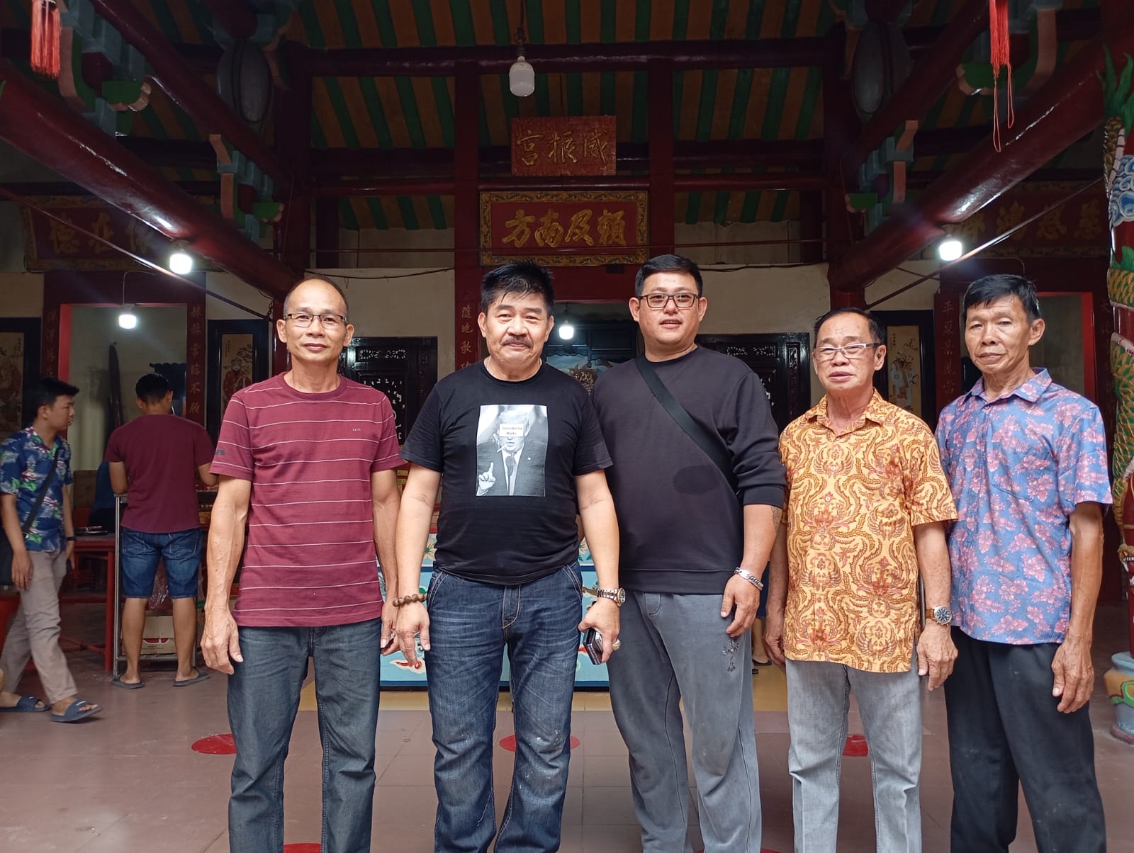 Aji Burhan ketua Locu Bersama locu lainnya saat diwawancarai