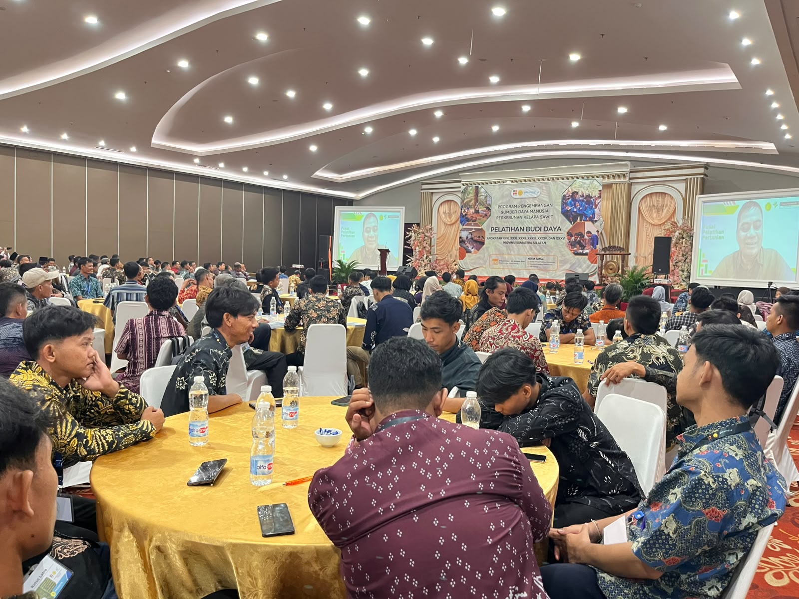 Pelatihan Budidaya Kelapa Sawit bagi ratusan pekebun asal Kabupaten Ogan Komering Ulu (OKU) di Hotel Beston, Palembang, 29 September hingga 4 Oktober 2026.