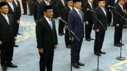 Presiden Prabowo Subianto kembali melakukan perombakan (reshuffle) kabinet yang ketujuh kalinya sejak menjabat. Prosesi pelantikan para menteri, wakil menteri, kepala badan, hingga pimpinan lembaga negara ini dilangsungkan di Istana Kepresidenan, Jakarta, pada Kamis (1/10/2026) mulai pukul 15.00 WIB.