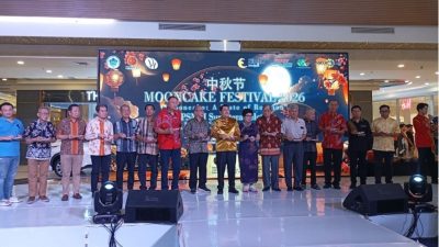 Makan Kue bulan bersama dengan pengurus dan tokoh masyarakat Tionghoa Sumsel--