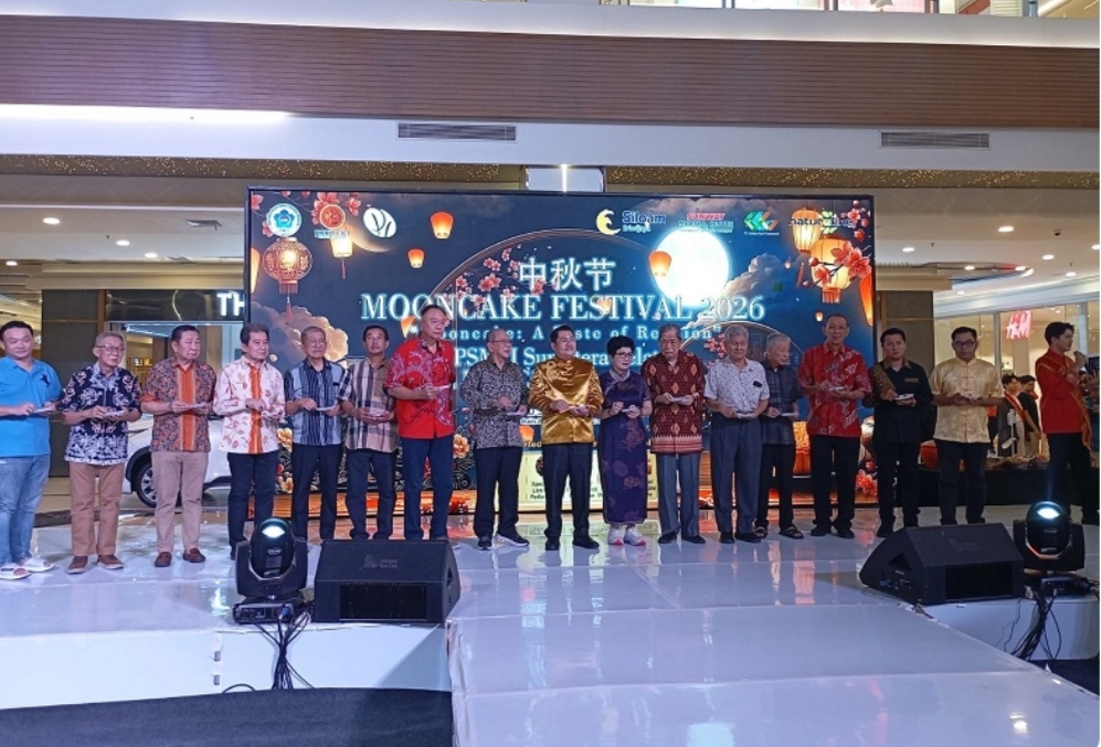 Makan Kue bulan bersama dengan pengurus dan tokoh masyarakat Tionghoa Sumsel--
